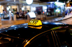 Chauffeur de taxi pour un long trajet de nuit à La Seyne-sur-Mer